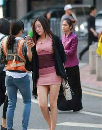 当着老公面给他戴帽子