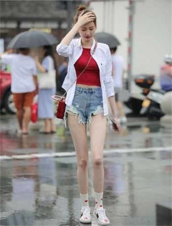女友和她的四个朋友打麻将