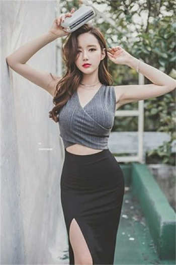 swag蓝色玫瑰花的女人