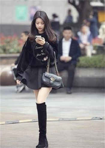 女老师跟学生家长