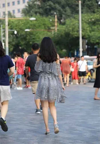 高度近视的迷糊女友小妍