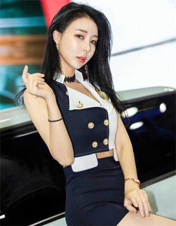 银行女业务员为了完成业绩