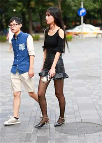 从二楼掉下来妹子樱花动漫