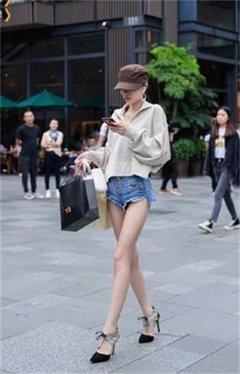 女老师来家里家访电影