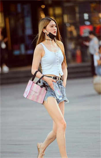 女富二代脚下的贱狗