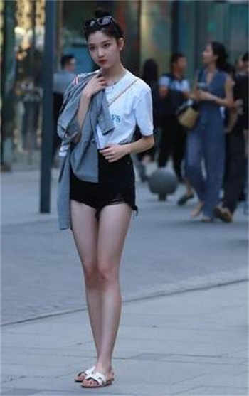 swag蓝色玫瑰花的女人