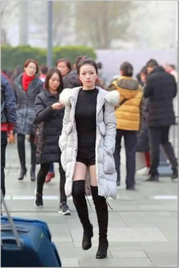 年轻妻子的工作电影