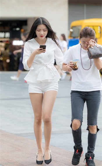麦丽丝梦游辣境高清版