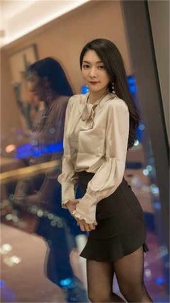 sw561第一个女的是谁