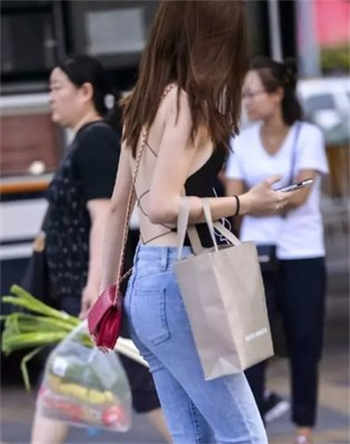 丈夫上班妻子与中字蘑菇