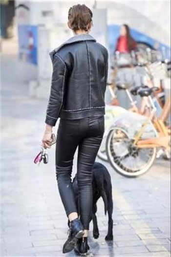 舔六年级的脚